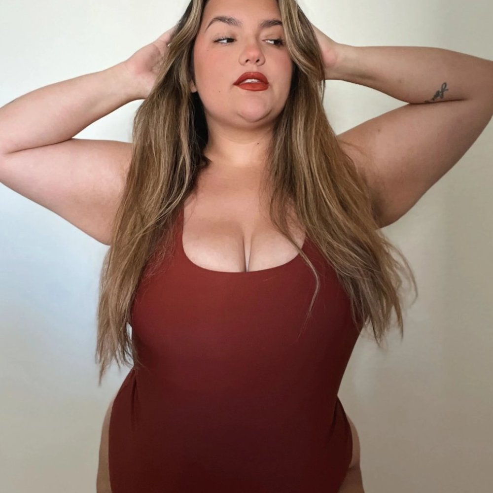 Nearly Naked Seamless Bodysuit - Soothing Universal in Ketchup - Size Small